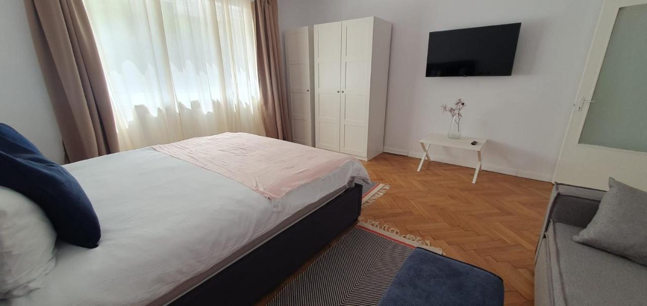 The Pines Serviced Apartments Braşov Eksteriør billede