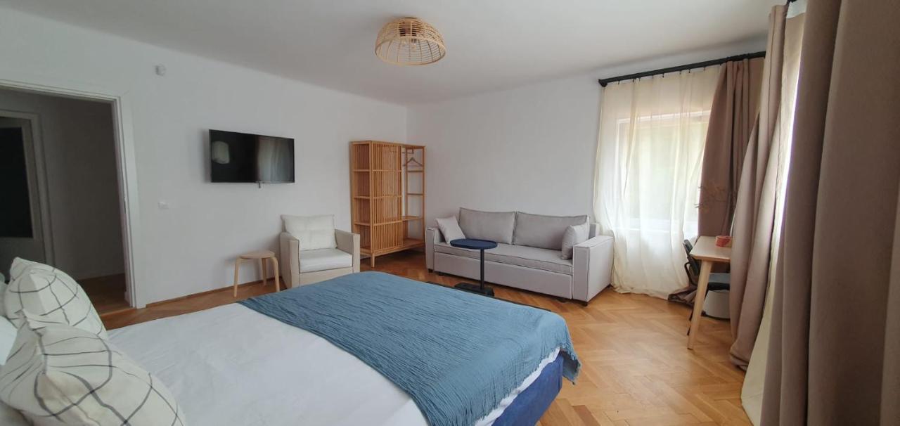 The Pines Serviced Apartments Braşov Eksteriør billede